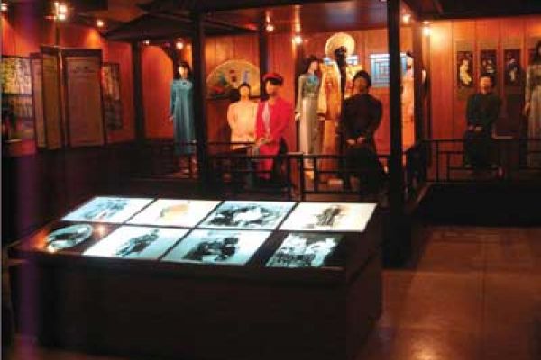 Southern Women Museum - another view of traditional Vietnamese women