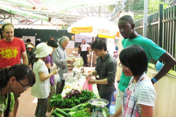 Special market for foreigners in Hanoi - Vietnam