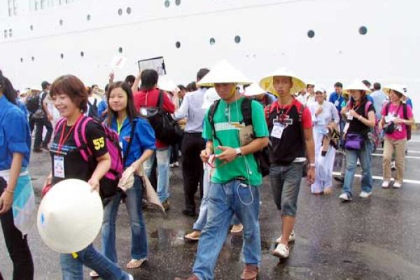 Japanese tourists say “Ohio” to Vietnam