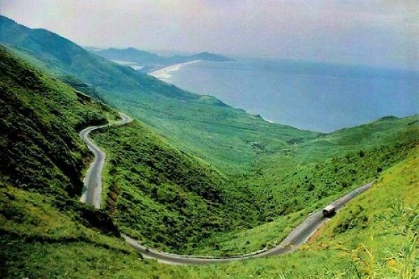 Vietnam travel companies try to compete by slashing tour fees