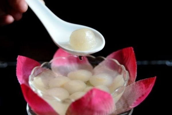 Vietnamese quintessence for tea with longan and lotus seed