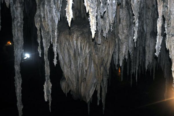 Interesting Pu Sam Cap grottoes