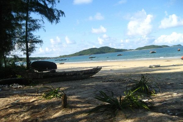 Discover the pristine beach of Co To island in Vietnam travel