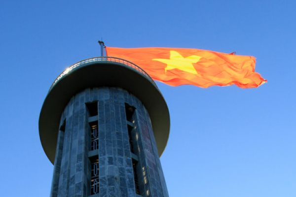 Photos of National flag in Lung Cu