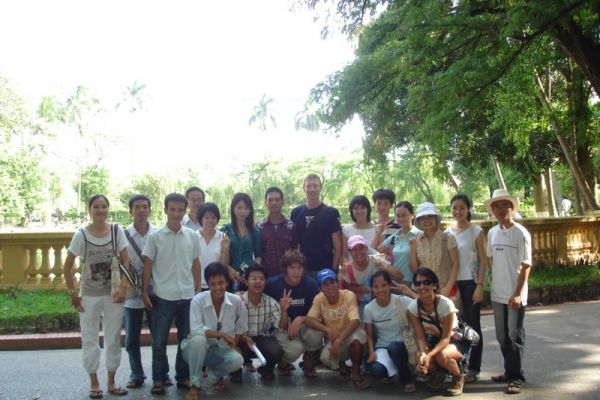 Free tour guide in Vietnam travel for foreigners
