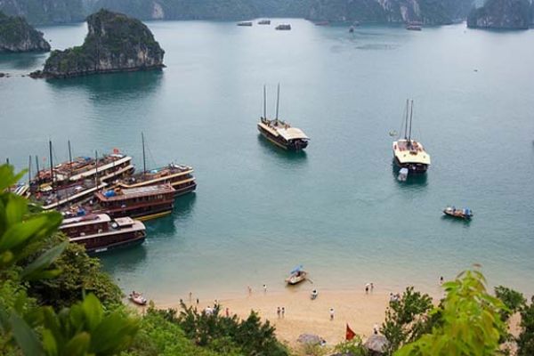 Vietnam Tourism Ambassador advertised Halong Bay in Philippines