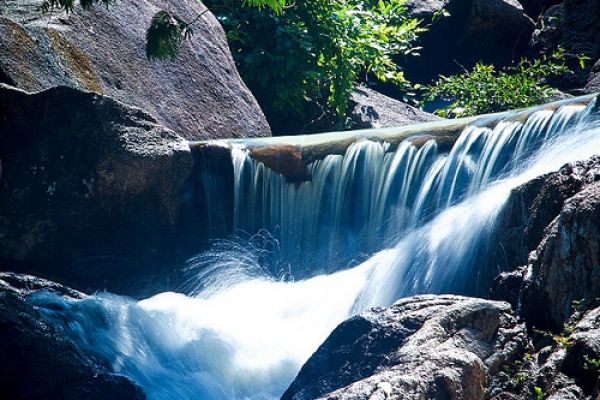 Discover rustic beauty of Suoi Da (Rock Stream) - Vietnam Tourism