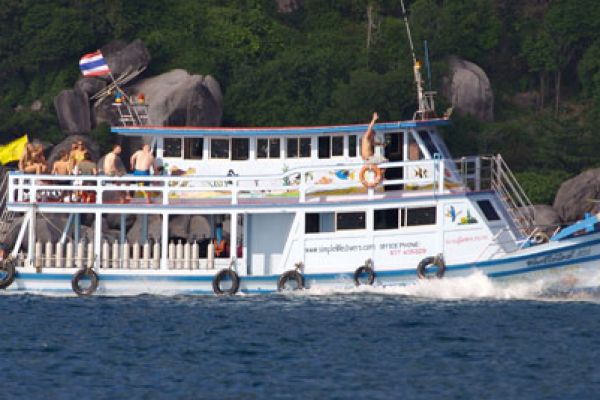 overnight trips to Ha Long Bay offerd by Life Resorts
