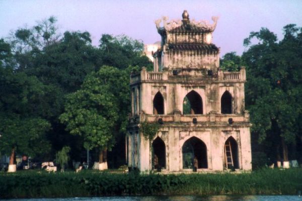 Vietnam is leaving the Philipines behind not only in FDI but also in tourism