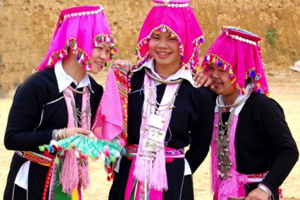 Charming beauty of Dao ethnic girls in traditional costumes