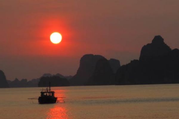 The beauty of Ha Long in the early autumn