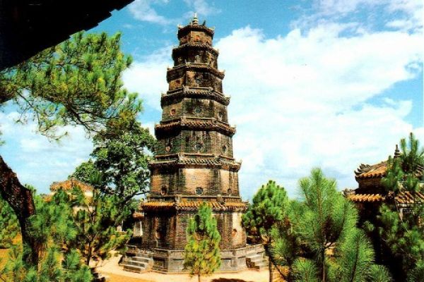 Thien Mu pagoda- The oldest and most beautiful religious construction of Hue Imperial City