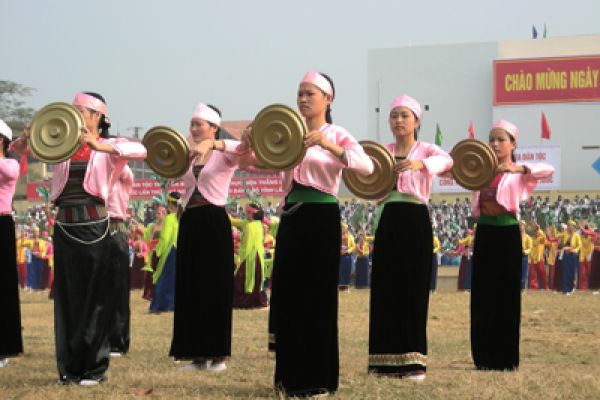 Enjoy to national culture and tradition in the Muong ethnic group