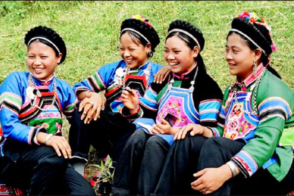 The Phu La ethnic group and unique clothing characteristic