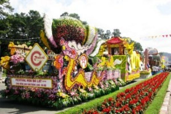 Dalat flower festival - the most attractive destinaton in early 2012