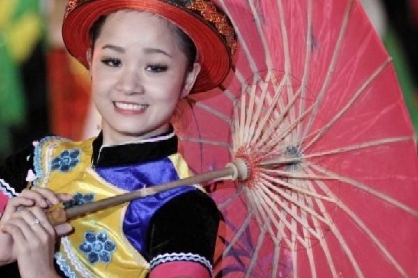 Brilliant colors of Vietnamese costumes