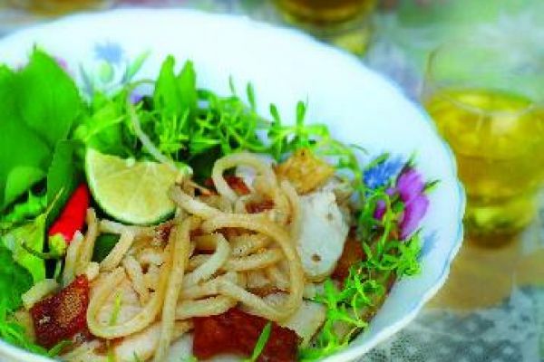Enjoy a bowl of subtle "Cao lau" and remember Hoi An forever