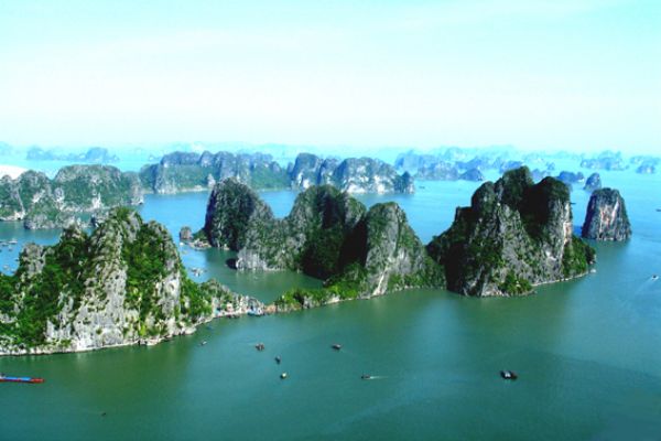 Ha long bay's efforts to protect and clean environment.