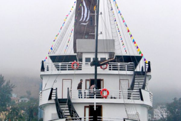Discover the Steel Yacht in Ha Long Bay