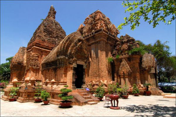 Vietnam and its cultural historical tourism attraction to the tourists