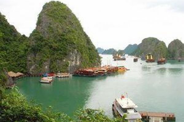 Free Ticket to cruise Ha Long Bay occasion April 30th, May 1st