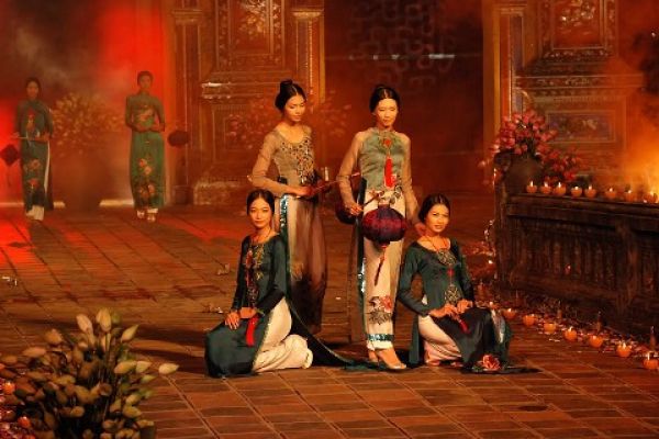 Vietnamese "Ao Dai" to be Brilliant in Hue Festival
