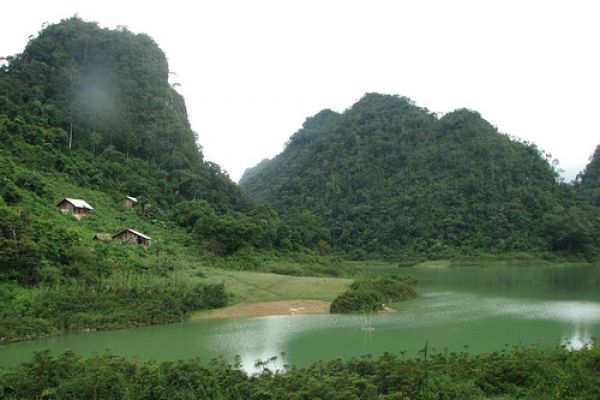 Thang hen Lake