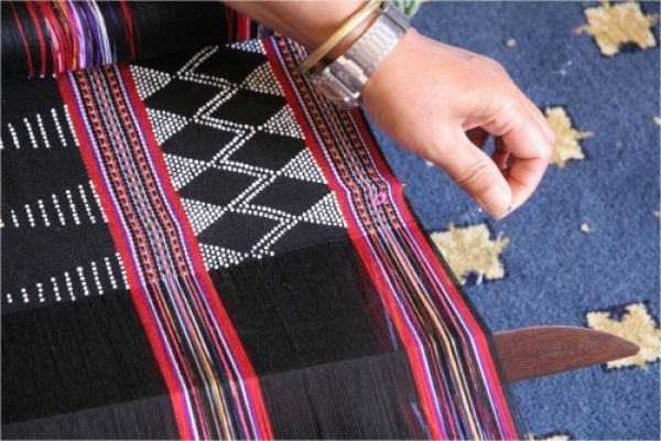 restoring the ‘Zeng’ weaving craft in Thua Thien-Hue
