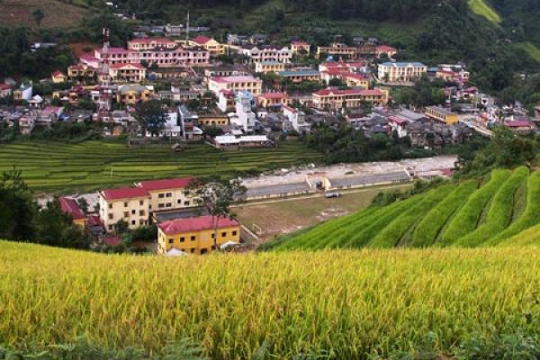 Traveling to Mu Cang Chai, Yen Bai to discover unique cultural characteristics of Mong people