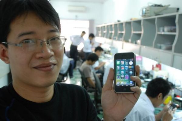 Cost imports mobile phones too much money for Vietnamese