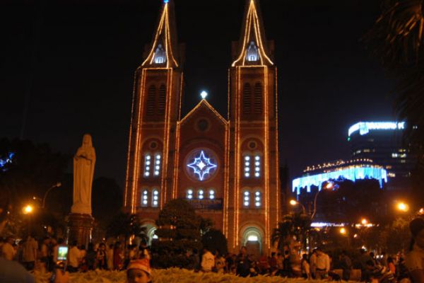 The most animated attractions for 2012 Merry Christmas in HCMC