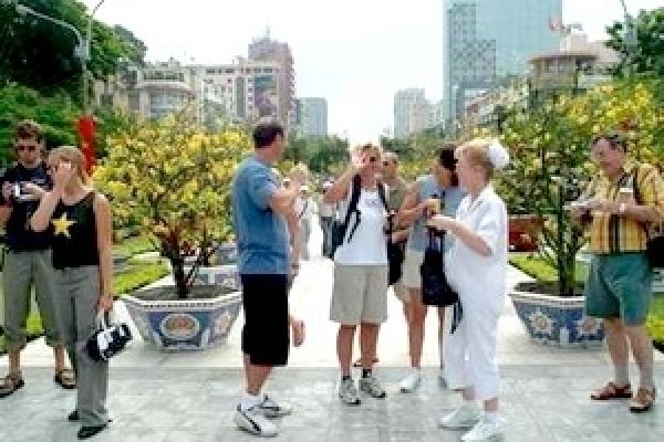 Saigontourist offers foreigners Tet celebration tours