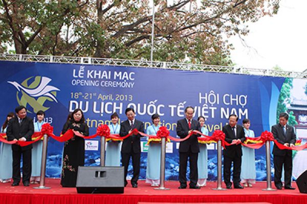 First int’l tourism fair opens in Hanoi