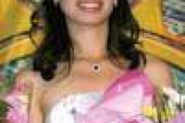 Tran Natalia crowned at World Beauty Contest for Vietnamese people