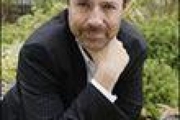 Famous French writer to arrive in Vietnam