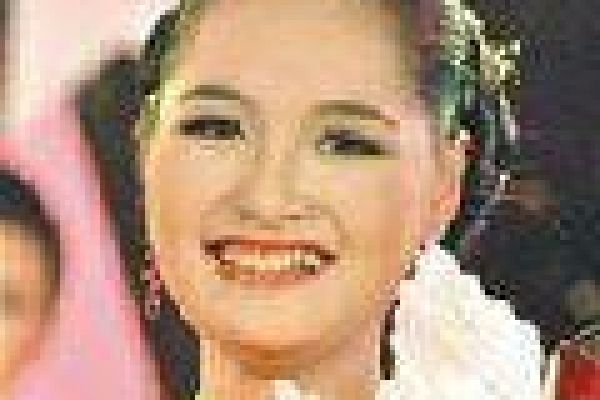 Two Vietnamese girls to attend international beauty contests