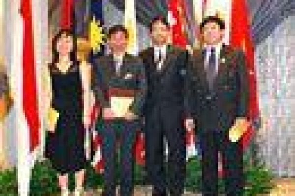 Vietnamese writer receives SEA award