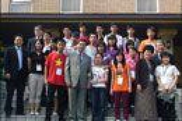 Vietnamese students visit Japan