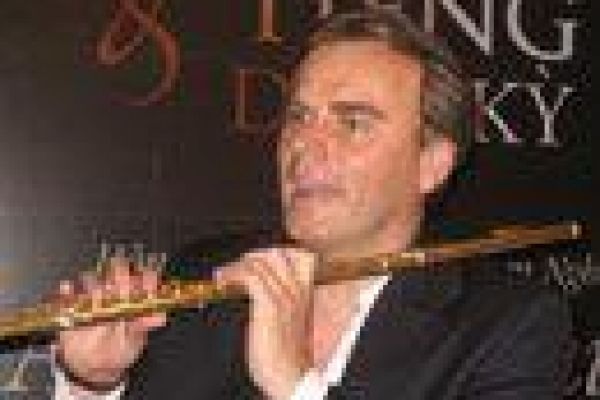 World-famous flautist to perform in Vietnam