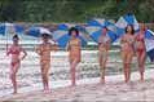 Miss Universe Vietnam contestants shine at sea