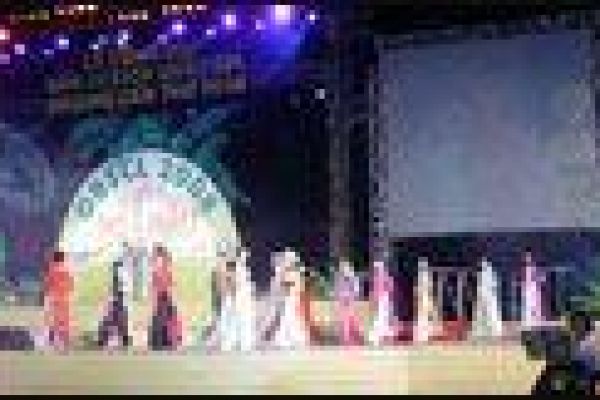 Final night spotlights Mekong Delta beauties