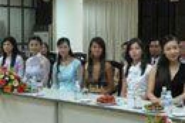 COVA hosts meeting with beauties of Miss Vietnam Global 2007
