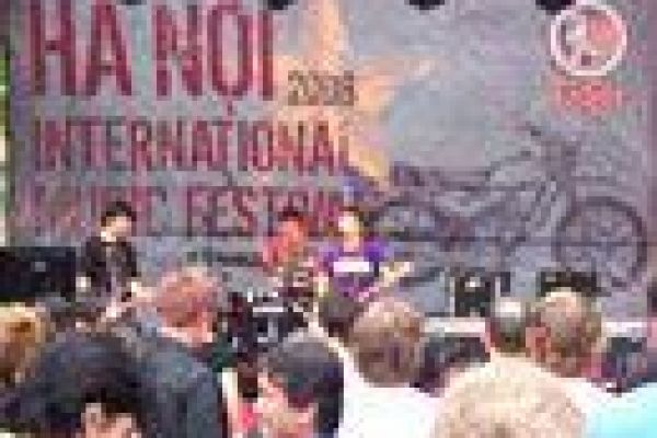 International music festival dazzles Hanoi music lovers