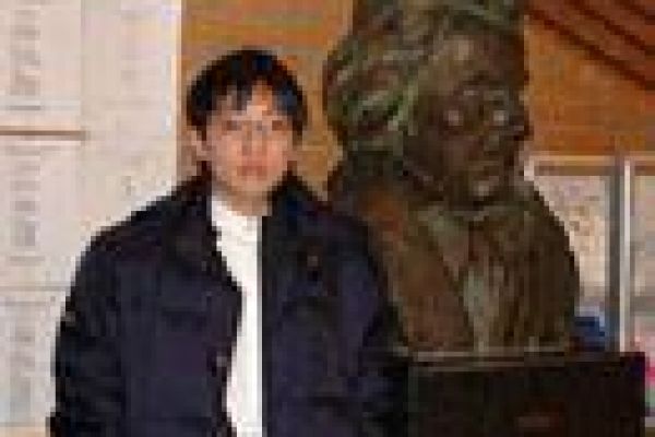 Vietnam prodigy wins Oz piano award