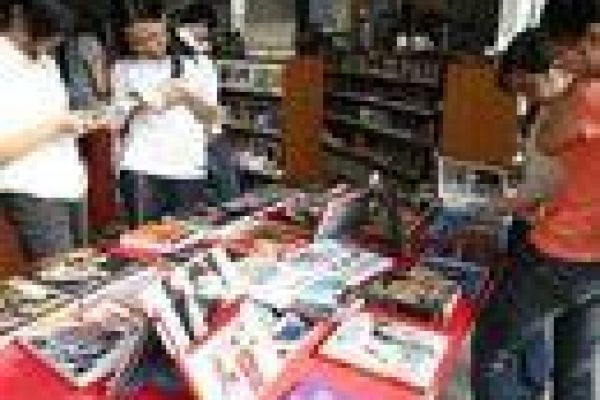 French Books Exhibition opens in Hanoi