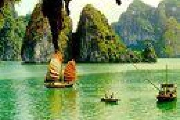 Ha Long Bay makes top 3 at world new wonders bid