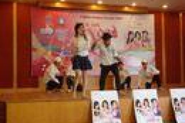 “Let’s get loud” singing contest develops young people’s English skills 