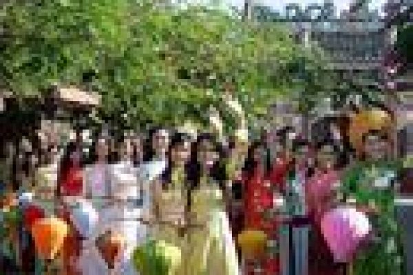 Thirty beauties participate in Miss Photogenic contest
