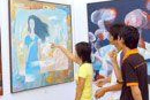 Vietnam-France Fine Art Exhibition adds more colours to Nha Trang Sea Festival