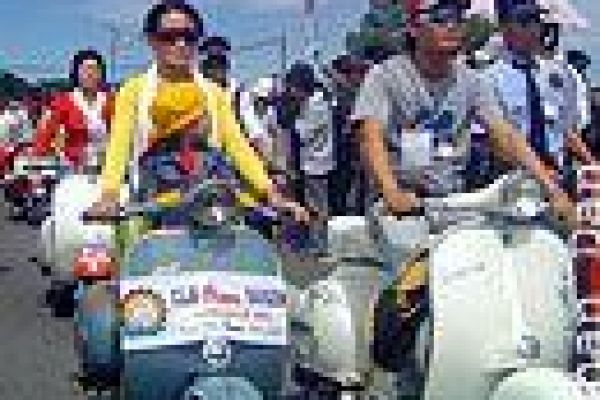 Vintage Vespas hit Da Lat roads 